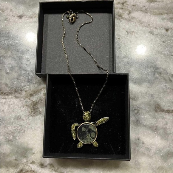 Vintage “Butler” turtle necklace - Picture 6 of 6